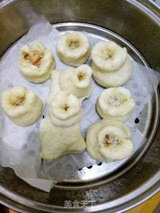 糯米虾米肉松包子的做法步骤:11