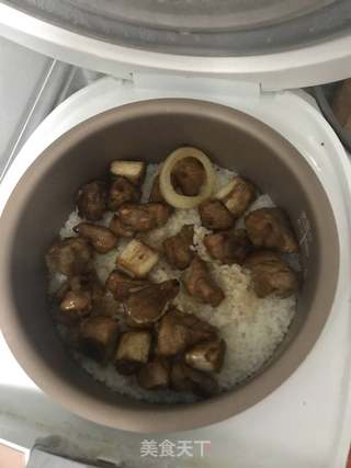什锦蔬菜排骨煲仔饭的做法步骤:7