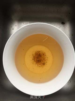 冰糖枸杞桃胶拌牛奶的做法步骤:3