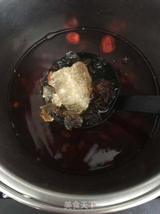 冰糖枸杞桃胶拌牛奶的做法步骤:8