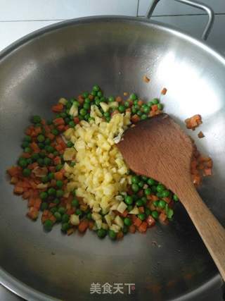 菠萝蛋包饭的做法步骤:3