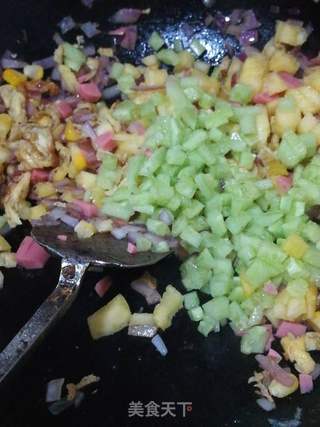 菠萝炒饭的做法步骤:9