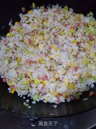菠萝炒饭的做法步骤:12