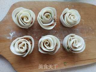 水煎玫瑰花饺的做法步骤:11
