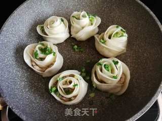 水煎玫瑰花饺的做法步骤:17