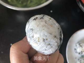 咸蛋黄肉松饭团-便当的做法步骤:8