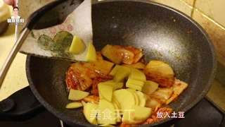 韩式辣白菜炒土豆片的做法步骤:4