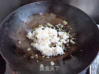 火腿鸡丁炒饭的做法步骤：6