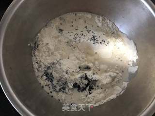 奶香芝麻卷的做法步骤：3