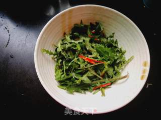 小米椒拌蒲公英的做法步骤:3