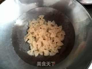 番茄蓝莓沙司意粉的做法步骤:3