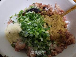 紫甘蓝胡萝卜肉包的做法步骤:5