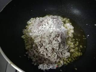 肉末酸菜盒子的做法步骤:7