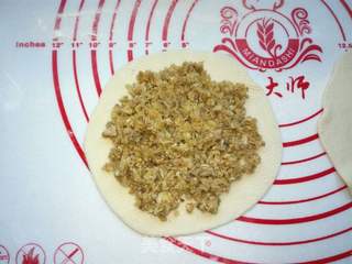 肉末酸菜盒子的做法步骤:16