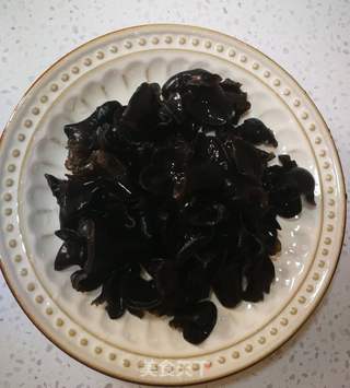 木耳烧腐竹的做法步骤:4