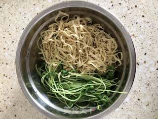 豆皮拌豆苗的做法步骤:2