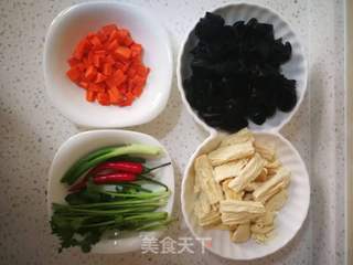 黑木耳拌腐竹的做法步骤:4