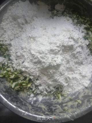 洋槐花饼的做法步骤:2