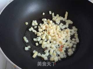 土豆腊肠炒饭的做法步骤：4