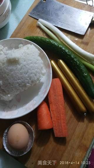 彩色蛋炒饭的做法步骤：1