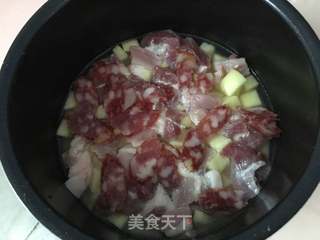 土豆腊肉煲仔饭的做法步骤：6