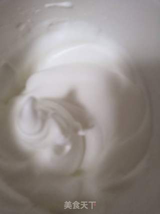 简约淡奶油戚风蛋糕的做法步骤:6