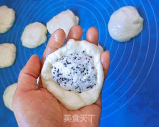 发面黑芝麻糖饼的做法步骤:6