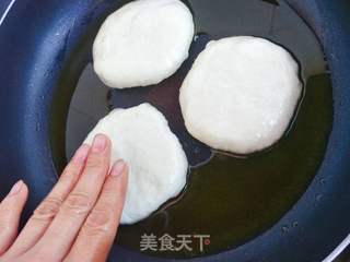 发面黑芝麻糖饼的做法步骤:7