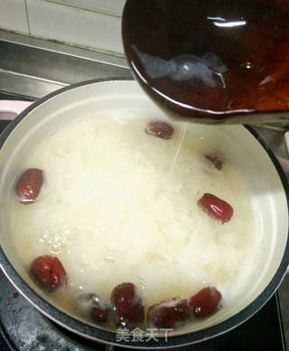 牛奶银耳红枣羹的做法步骤:5
