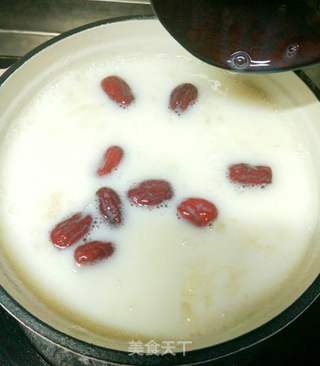 牛奶银耳红枣羹的做法步骤:7