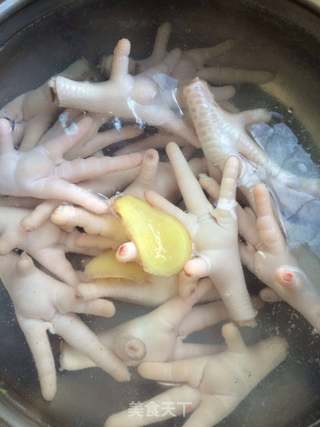 酸辣鸡爪的做法步骤:2