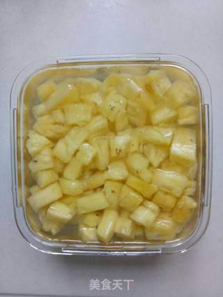 菠萝炒饭的做法步骤:2