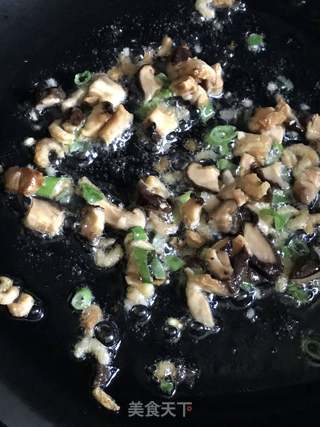 香菇虾米豆腐羹的做法步骤:2
