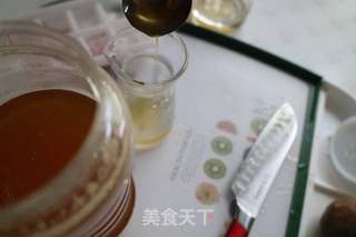 樱花蜂蜜百香果汁的做法步骤:2