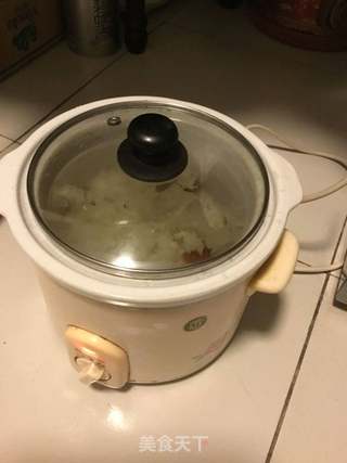 银耳桃胶雪燕煲的做法步骤:4