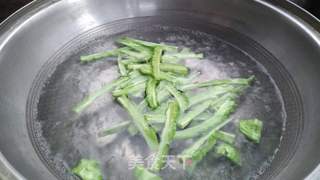 老干妈拌苦瓜的做法步骤:3