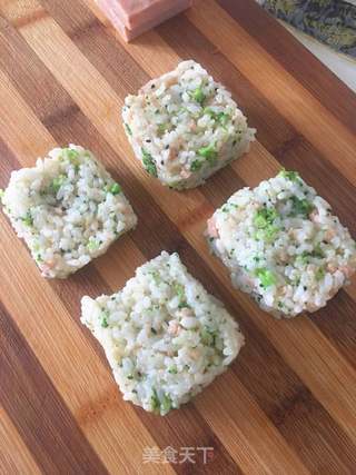 午餐肉西蓝花奶酪饭团的做法步骤:4