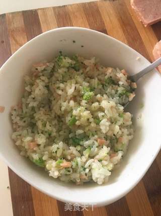 午餐肉西蓝花奶酪饭团的做法步骤:3