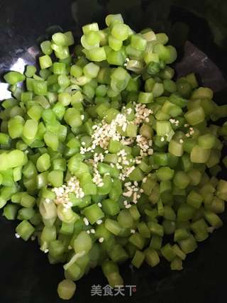 蒜薹肉包子的做法步骤:8