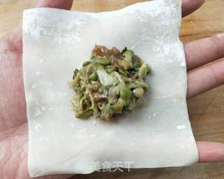 香煎槐花牛肉馄饨的做法步骤:6