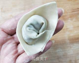 香煎槐花牛肉馄饨的做法步骤:9