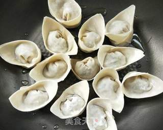 香煎槐花牛肉馄饨的做法步骤:13