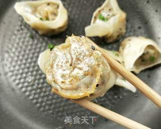 香煎槐花牛肉馄饨的做法步骤:18