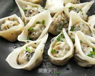 香煎槐花牛肉馄饨的做法步骤:17