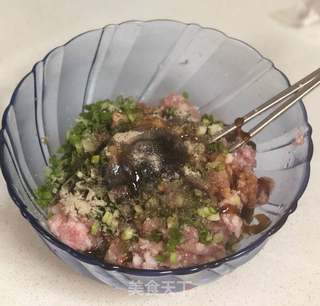鲜肉生煎包的做法步骤:7