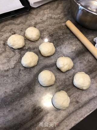 毛毛虫奶油面包的做法步骤:7