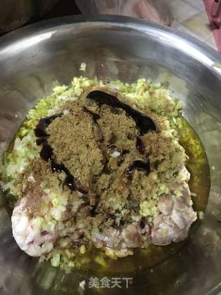 芹菜包子的做法步骤:2