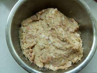 猪肉酸菜饺子的做法步骤:4