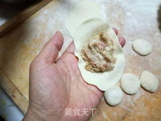 猪肉酸菜饺子的做法步骤:7