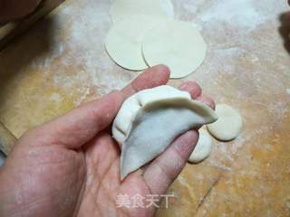 猪肉酸菜饺子的做法步骤:8